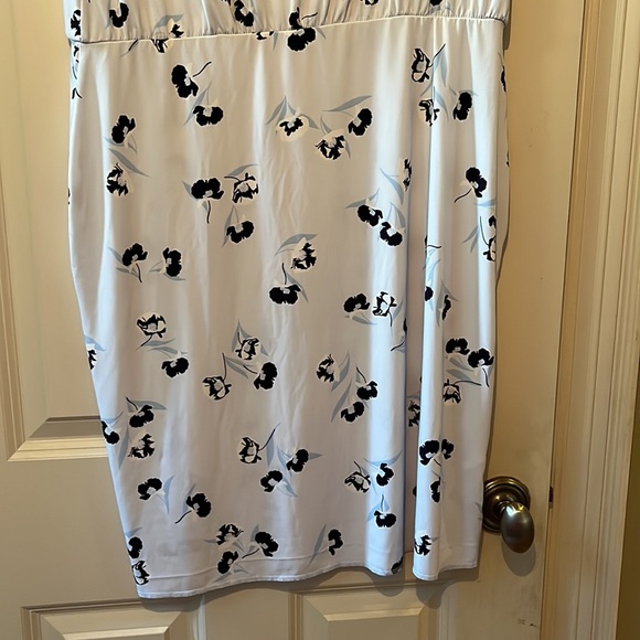 ANN Taylor factory Light Blue and Navy Floral Dress, Size medium - Picture 8 of 9